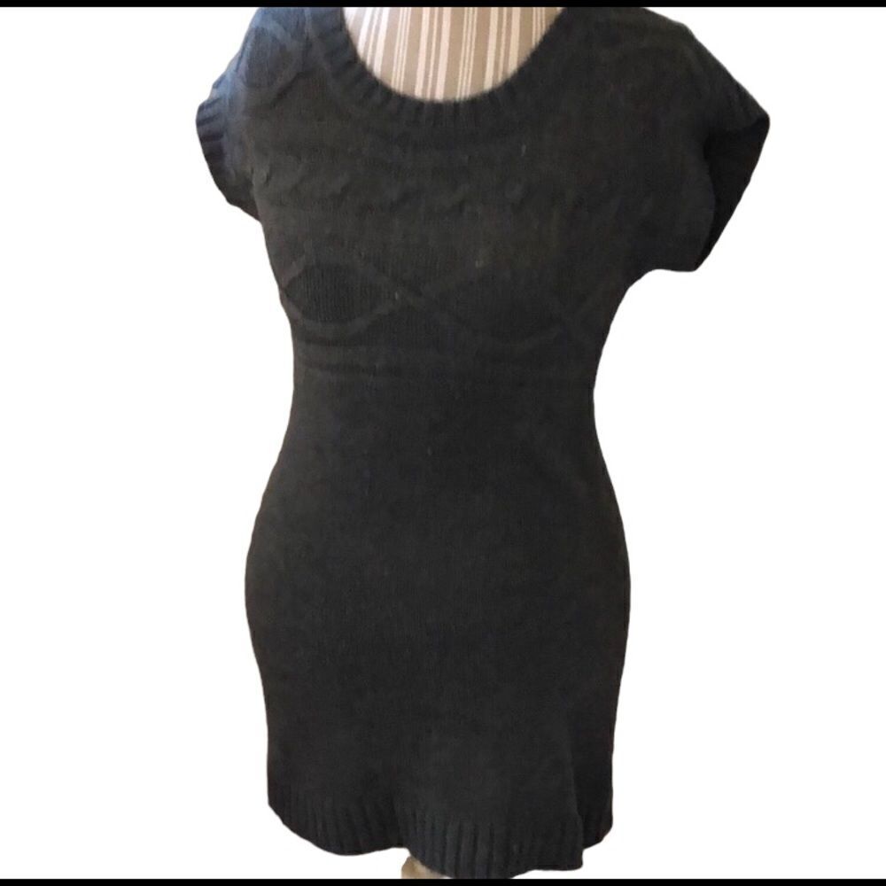 LEI grey sleeveless sweater size medium like new